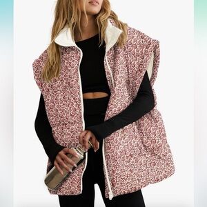 NWOT Insulated Red Floral with Cream Trim Zipper Vest